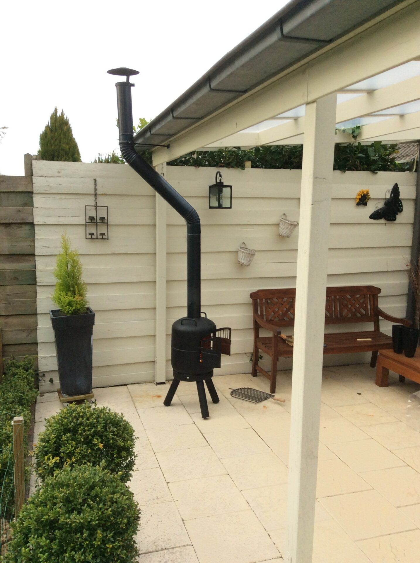 Tuin haard onder veranda